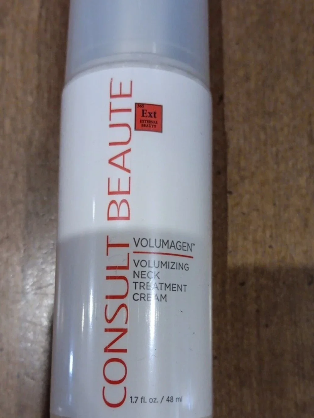 Volumizing Neck Treatment Cream — White